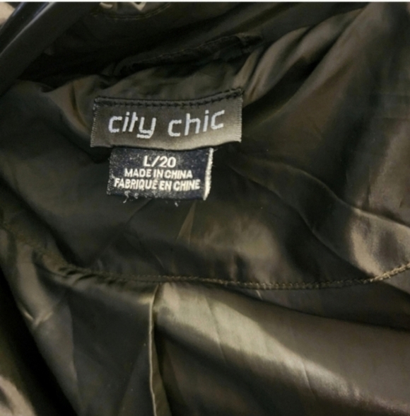 🍁🍂City chic Longline Puffer Jacket green(looks black) size 20 - Picture 4 of 5